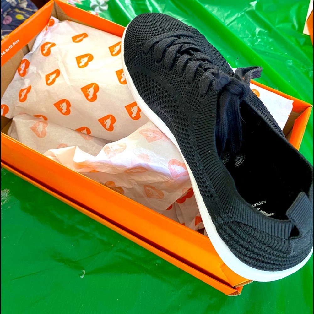 Rocket Dog black sneakers brand new